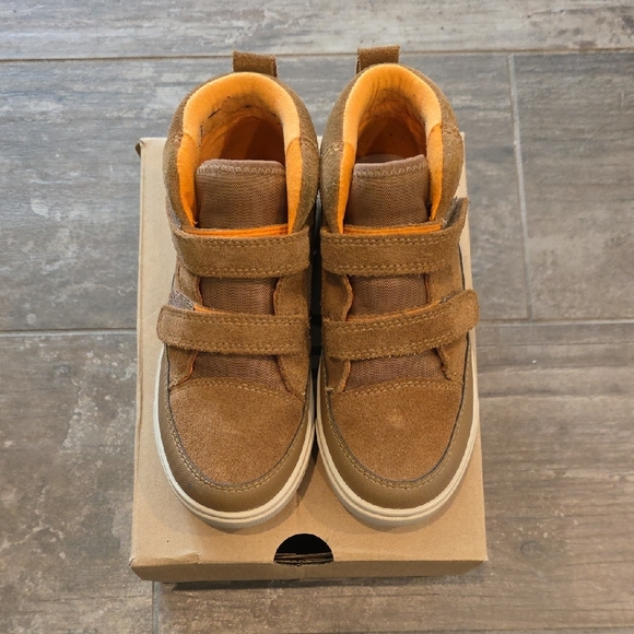 UGG Kids Tan Boots - Picture 2 of 8